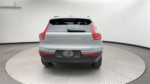 2025 Volvo XC40 B5 Plus Dark Theme