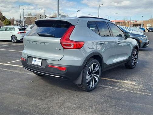 2025 Volvo XC40 B5 Ultra Dark Theme