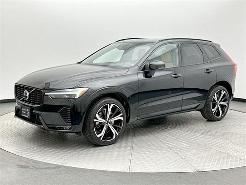 2023 Volvo XC60 B6 Ultimate Dark Theme