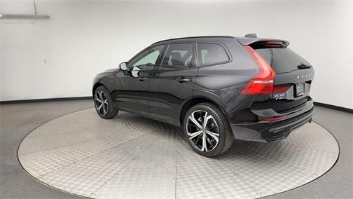 2023 Volvo XC60 B6 Ultimate Dark Theme