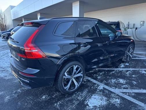 2023 Volvo XC60 B6 Ultimate Dark Theme