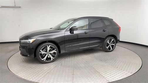 2023 Volvo XC60 B6 Ultimate Dark Theme