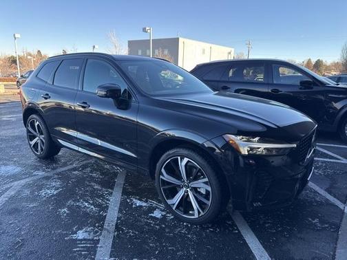 2023 Volvo XC60 B6 Ultimate Dark Theme