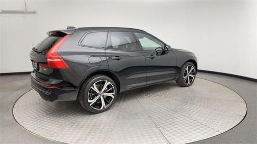 2023 Volvo XC60 B6 Ultimate Dark Theme