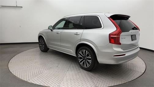 2022 Volvo XC90 T6 Momentum 7 Passenger