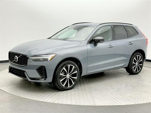 2023 Volvo XC60 B5 Plus Dark Theme