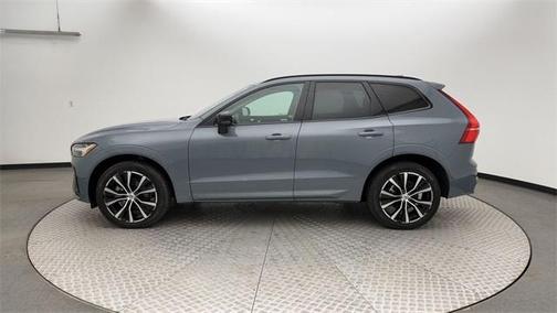 2023 Volvo XC60 B5 Plus Dark Theme