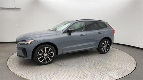 2023 Volvo XC60 B5 Plus Dark Theme