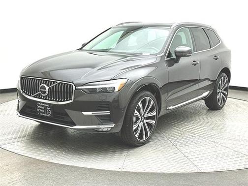 2023 Volvo XC60 B5 Ultimate Bright Theme