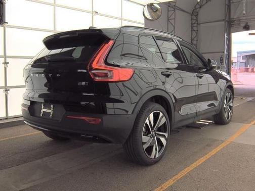 2025 Volvo XC40 B5 Plus Dark Theme