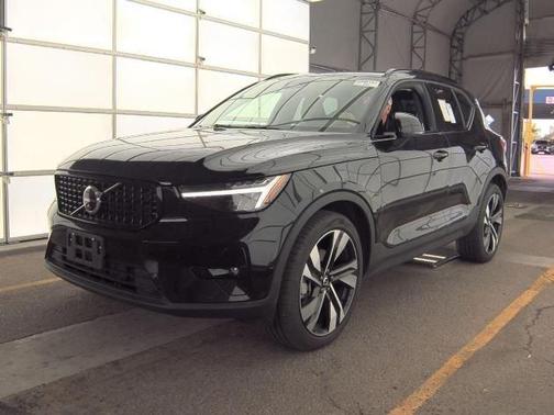 2025 Volvo XC40 B5 Plus Dark Theme