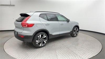 2025 Volvo XC40 B5 Plus Dark Theme