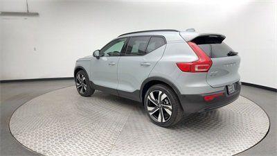 2025 Volvo XC40 B5 Plus Dark Theme