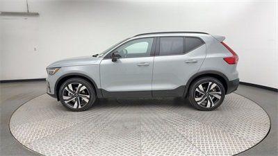 2025 Volvo XC40 B5 Plus Dark Theme