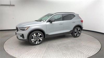 2025 Volvo XC40 B5 Plus Dark Theme