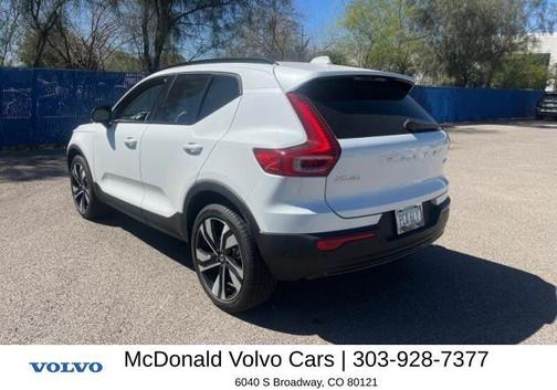 Crystal White Pearl 2025 Volvo XC40 B5 Ultra Dark Theme