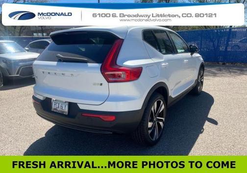 2025 Volvo XC40 B5 Ultra Dark Theme