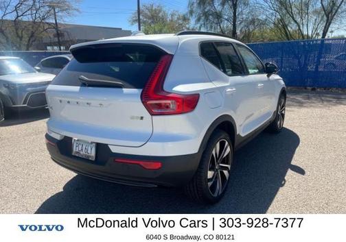 Crystal White Pearl 2025 Volvo XC40 B5 Ultra Dark Theme