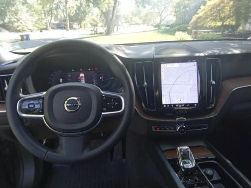 2023 Volvo XC60 Recharge Plug-In Hybrid T8 Ultimate Bright Theme