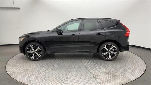 2022 Volvo XC60 B5 R-Design