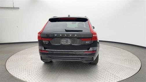 2022 Volvo XC60 B5 R-Design