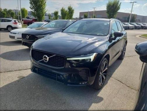 2022 Volvo XC60 B5 R-Design