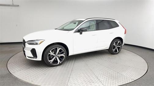 2025 Volvo XC60 B5 Ultra