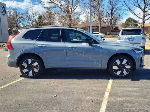 2025 Volvo XC60 Plug-In Hybrid T8 Plus