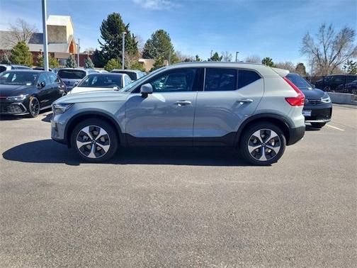 2025 Volvo XC40 B5 Plus Bright Theme