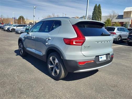 2025 Volvo XC40 B5 Plus Bright Theme
