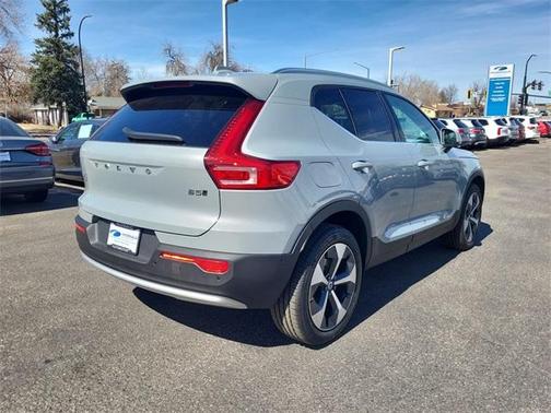2025 Volvo XC40 B5 Plus Bright Theme
