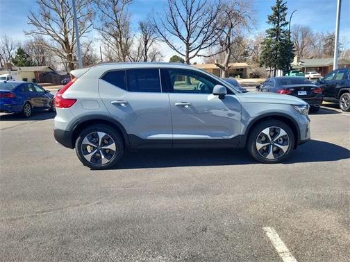 2025 Volvo XC40 B5 Plus Bright Theme