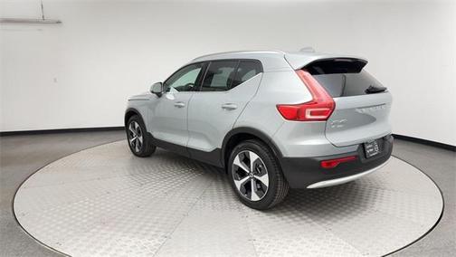 2025 Volvo XC40 B5 Plus Bright Theme