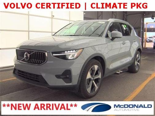 2025 Volvo XC40 B5 Plus Bright Theme
