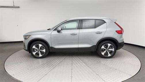 2025 Volvo XC40 B5 Plus Bright Theme