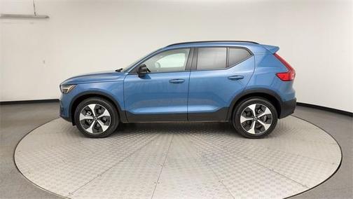 2025 Volvo XC40 B5 Plus Dark Theme