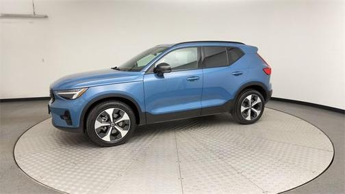 2025 Volvo XC40 B5 Plus Dark Theme