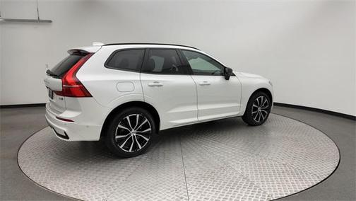2025 Volvo XC60 B5 Plus