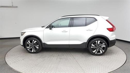 2025 Volvo XC40 B5 Plus Dark Theme