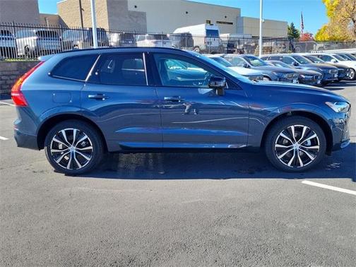 2025 Volvo XC60 B5 Plus