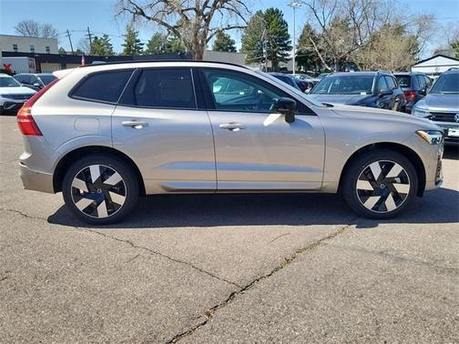 2025 Volvo XC60 Plug-In Hybrid T8 Plus