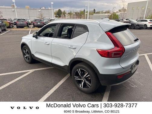 Cloud 9 White 2025 Volvo XC40 B5 Core Bright Theme
