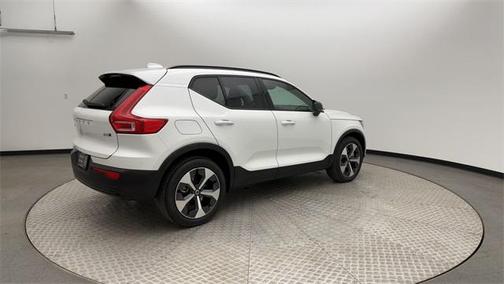 2023 Volvo XC40 B5 Plus Dark Theme