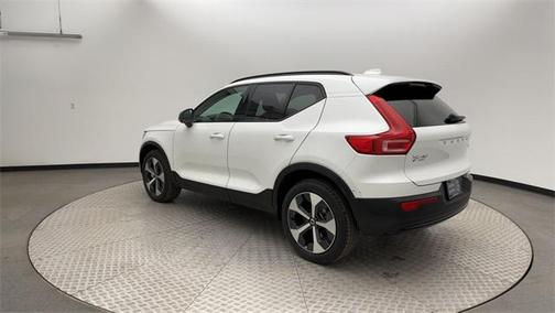 2023 Volvo XC40 B5 Plus Dark Theme