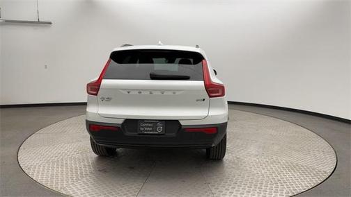 2023 Volvo XC40 B5 Plus Dark Theme
