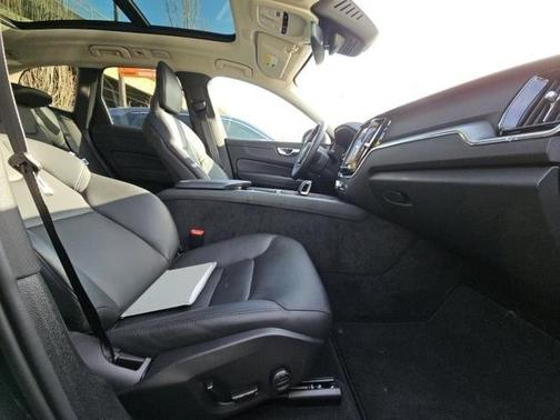 2025 Volvo XC60 B5 Core