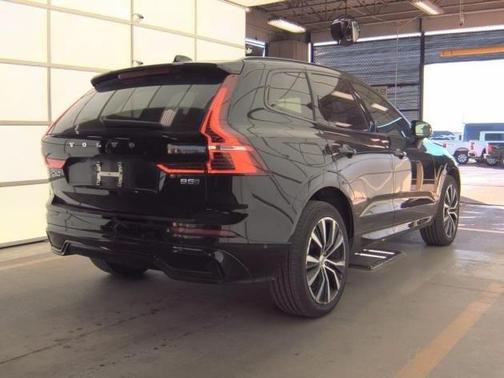 2025 Volvo XC60 B5 Plus