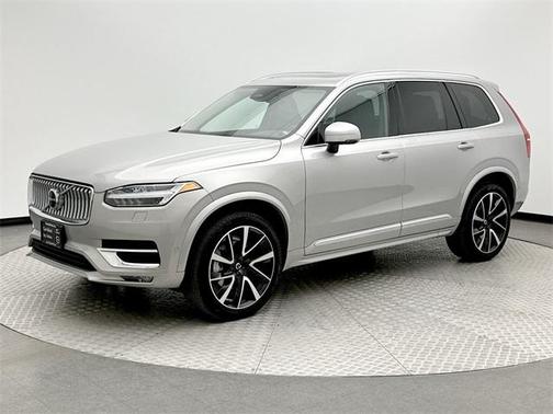 2023 Volvo XC90 B5 Plus