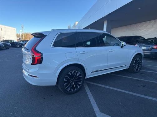 2025 Volvo XC90 B6 Plus 7-Seater