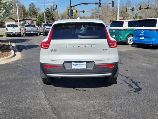 2025 Volvo XC40 B5 Ultra Bright Theme